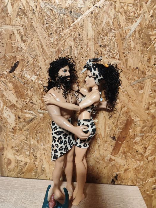 Casal de bonecos primitivos