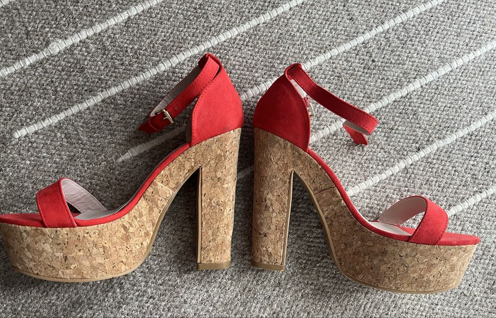 Wysokie buty na lato Nowe