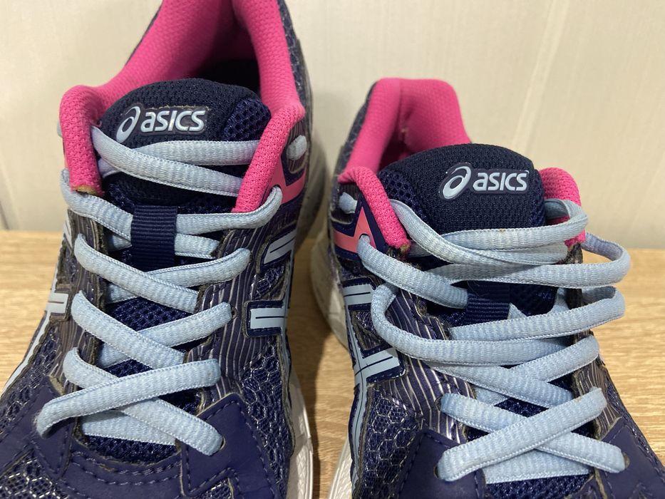 Продам оригінальні кросівки Asics