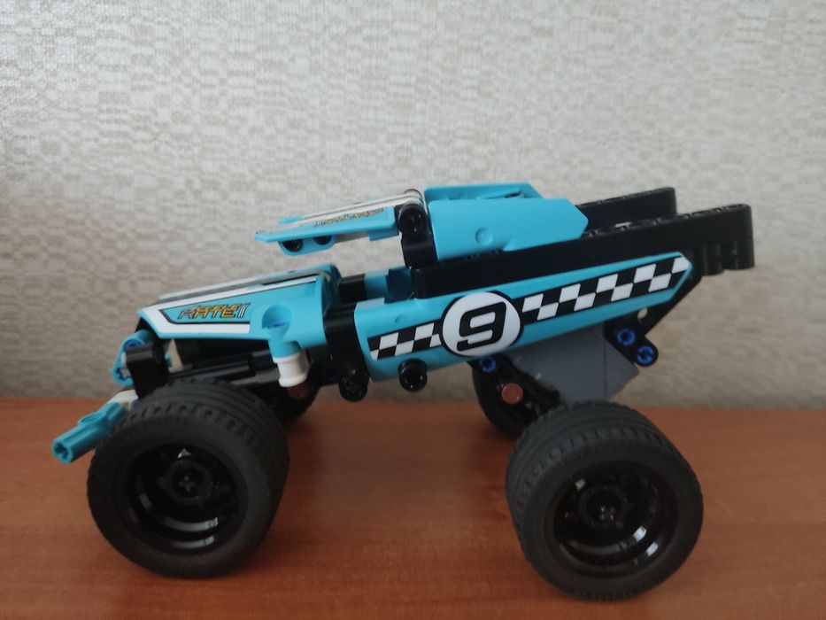 LEGO Technic Трюковой грузовик 42059