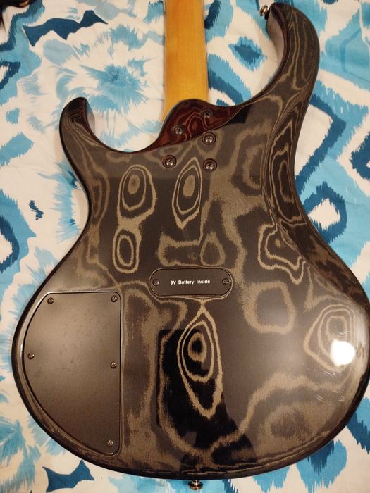 Baixo Ibanez único em Portugal( ler anúncio)