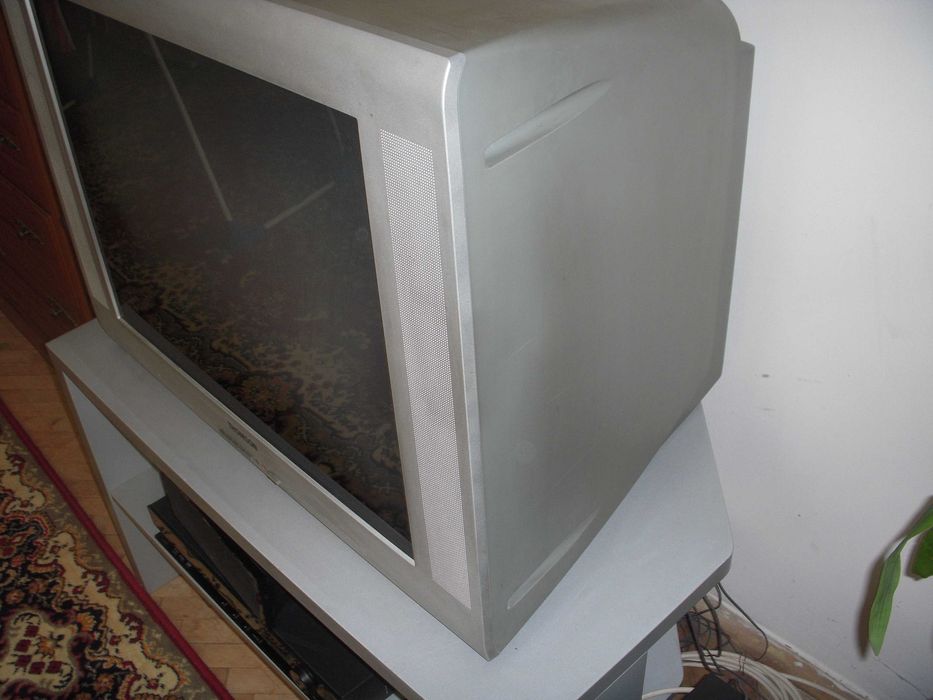 Телевізор кінескопний Thomson. Плоский екран.