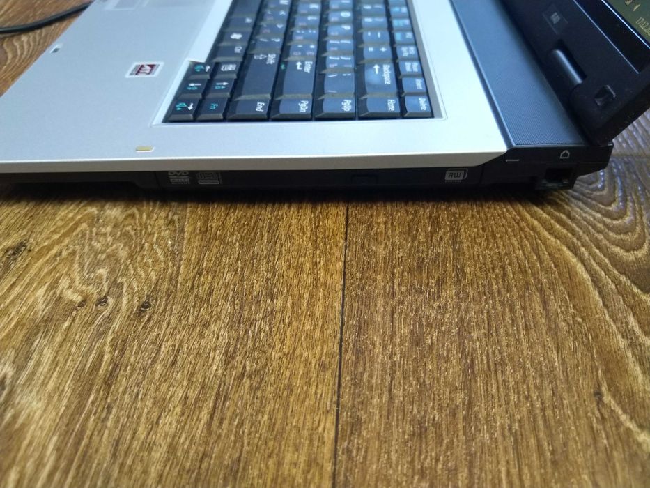 Samsung NP-R40  (Core 2 Duo T5300/DDR2 1.5 Gb/video 256mb/hdd 60gb)