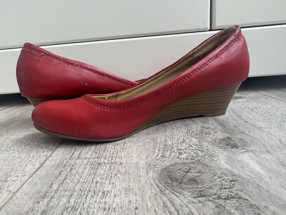 Buty na obcasie czerwone Clara Barson