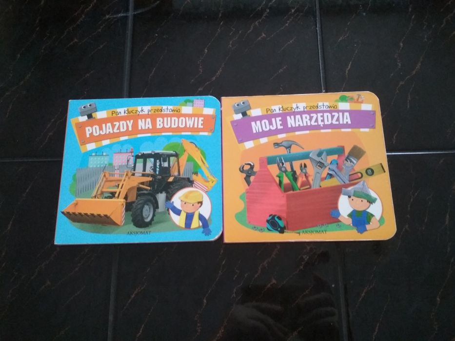 Pan kluczyk przedstawia pojazdy  na budowie i moje narzędzia.