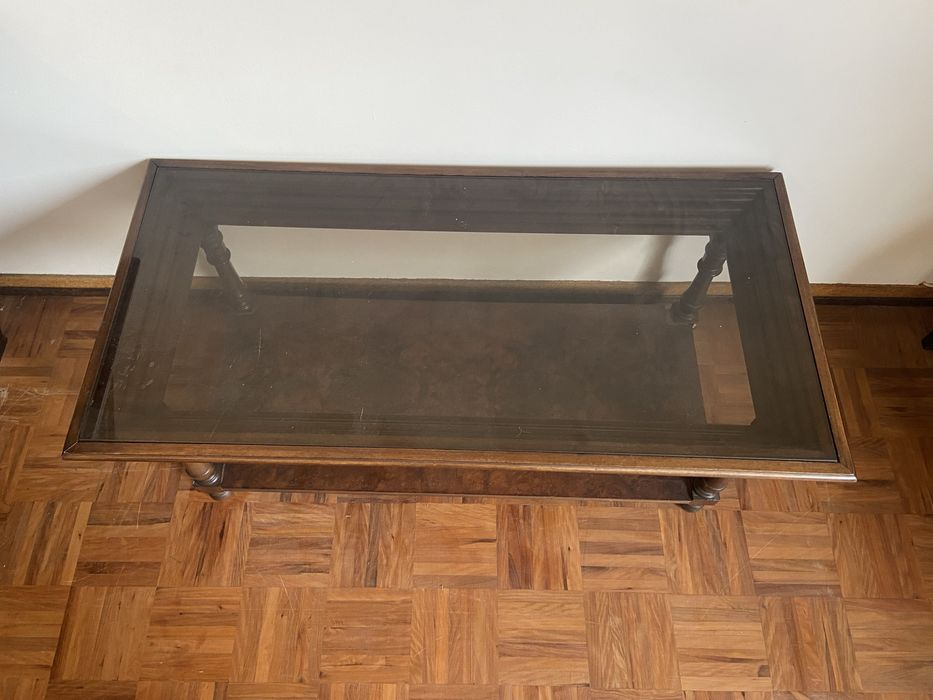 Mesa de centro em madeira com tampo em vidro - usado