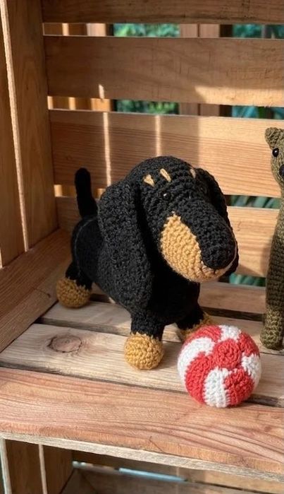 Piesek maskotka daschund one of a kind czarny jamnik