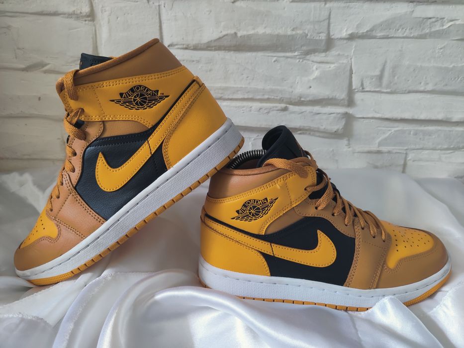 Кросівки Nike air Jordan Mid 1(оригінал)