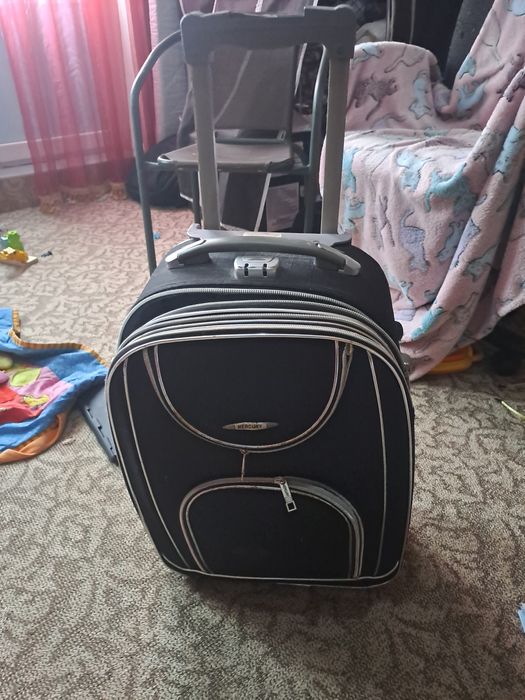 Продам  валізу невелику