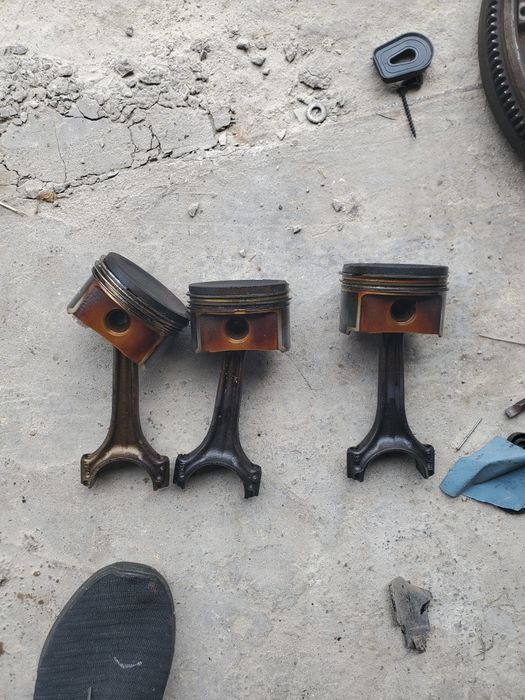 Поршні Шкода Октавія 1.8.