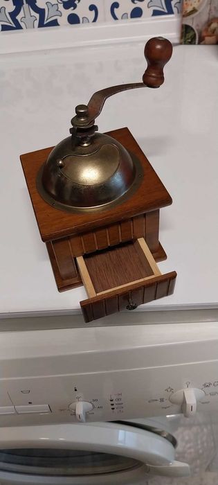 Moinho de café manual e funcional