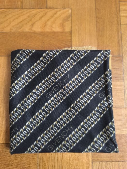 Chusta Givenchy 100% welna