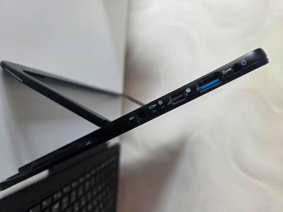 Планшет-ноутбук 12,5" Fujitsu Stylistic R727 / Core i5 / Full HD IPS