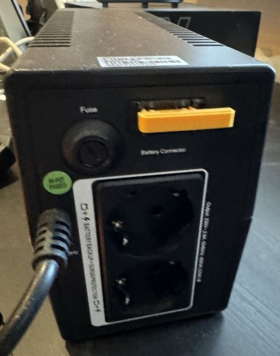 ДБЖ APC Back-UPS 650VA дуже гарний стан