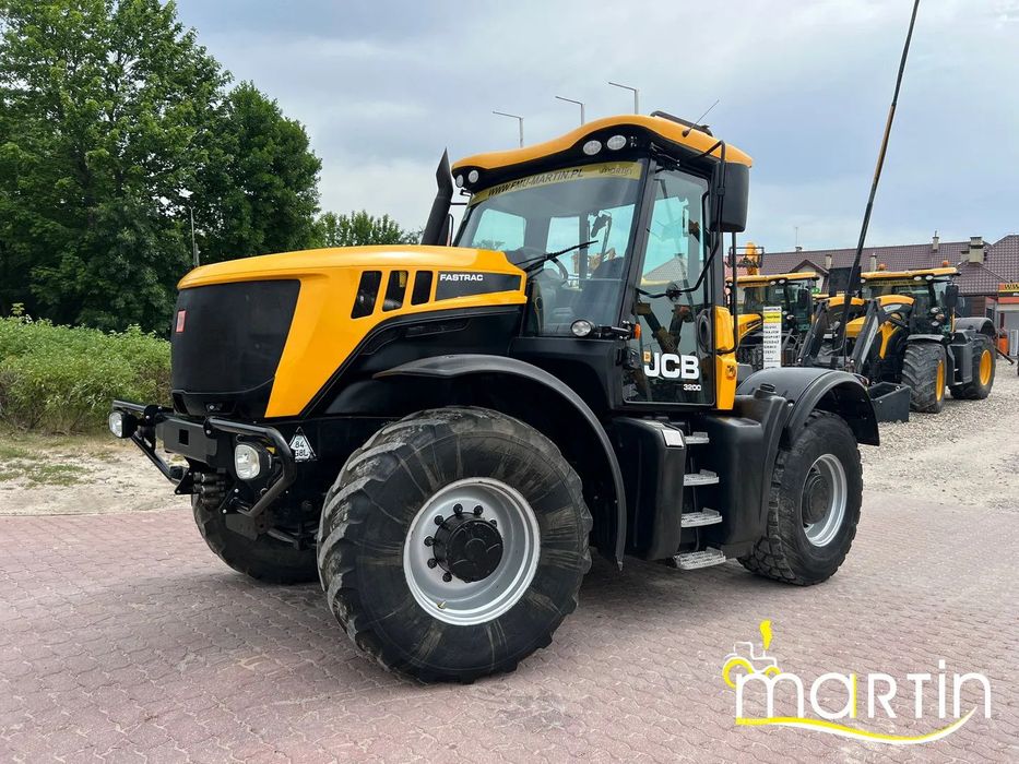 JCB Fastrac 3200 Sisu Xtra  JCB Fastrac 3200 | 200 KM | SZYBKI 85 km/h | POWERSHIFT | KLIMA |HITCH