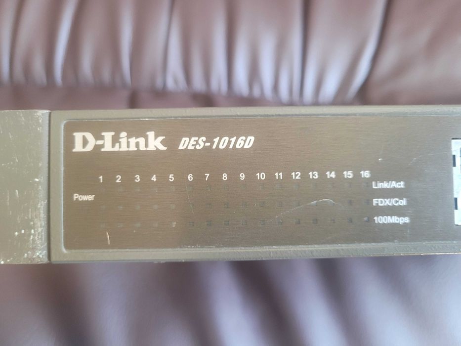 Комутатор некерований D-Link DES-1016D 16-портовий 100Мбіт металевий