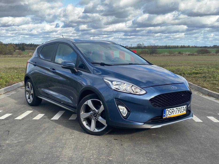 Ford Fiesta Podwyższona wersja  • Grzane fotele + szyby • Grzana kierownica • ASO