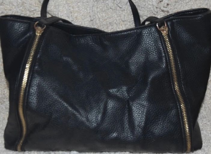 Czarna pojemna torebka Guess zipy torba shopper