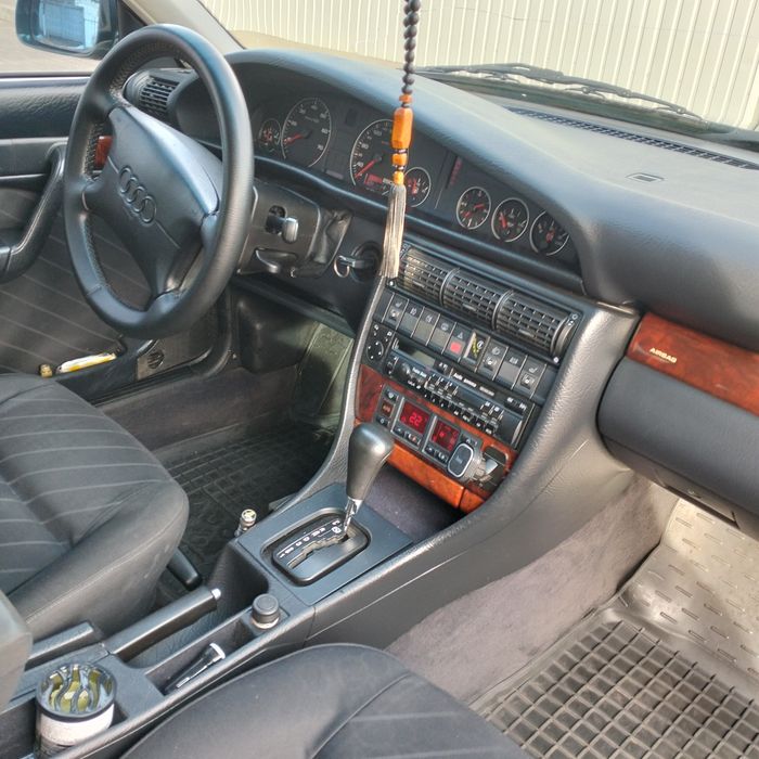 Автомобіль Ауді А6