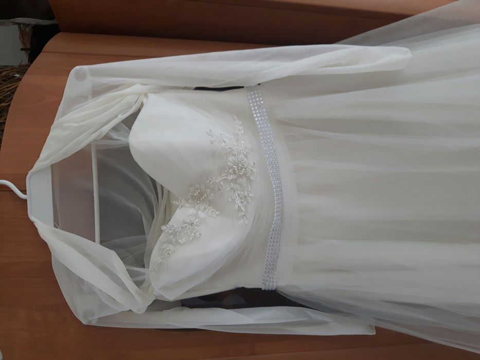 Suknia ślubna śmietankowa