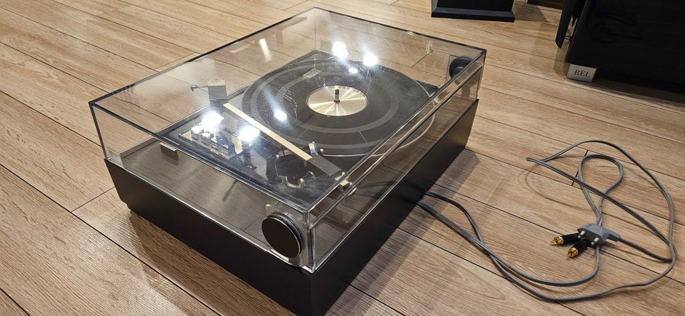 Gramofon ELAC w bardzo dobrej kondycji ( automat z zmieniarką płyt)