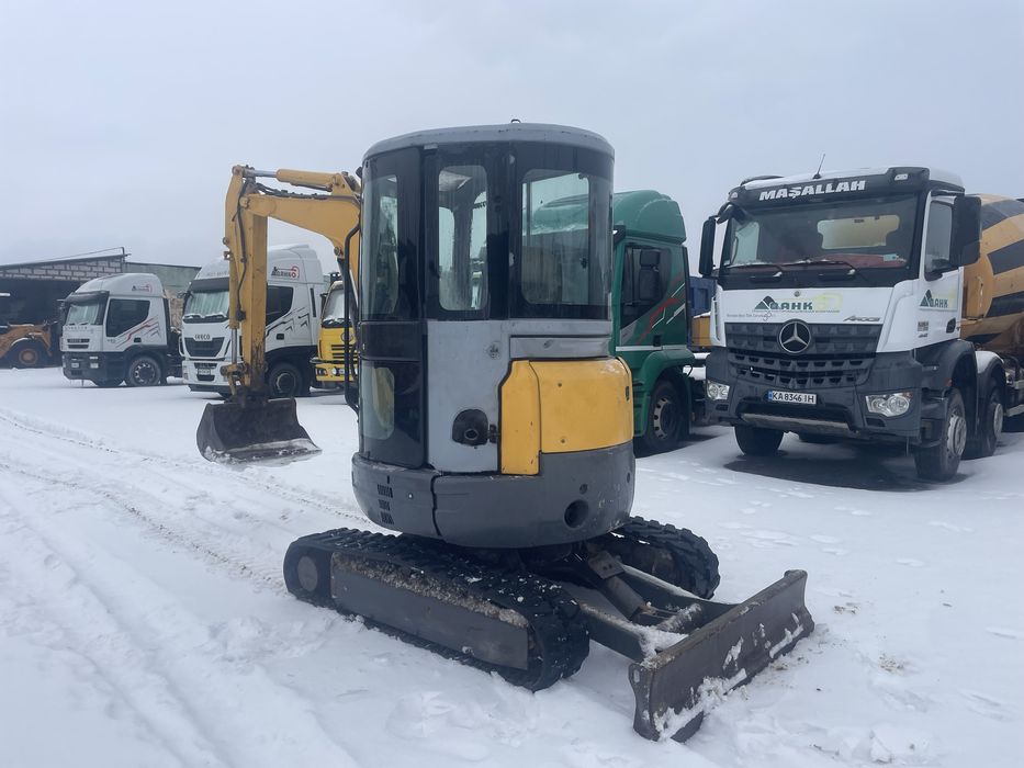 Міні екскаватор  New holland e30.2