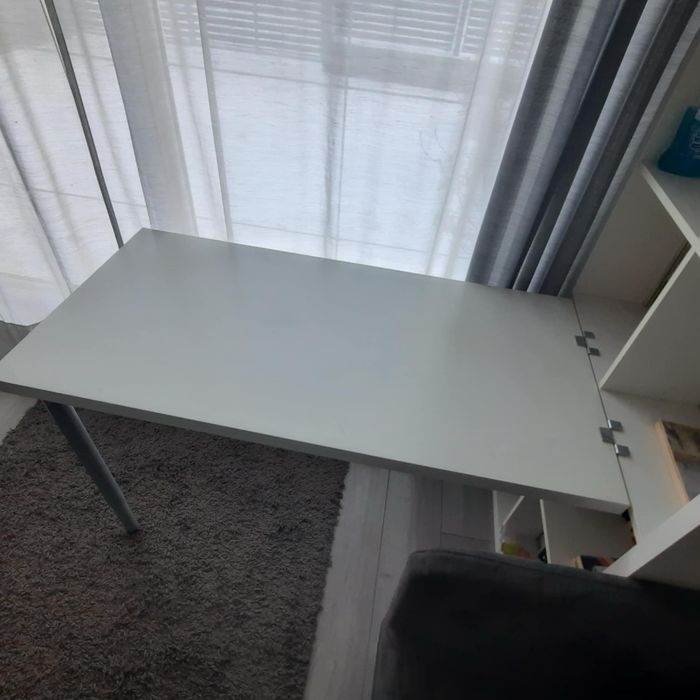 biurko na zaczepy do regalu