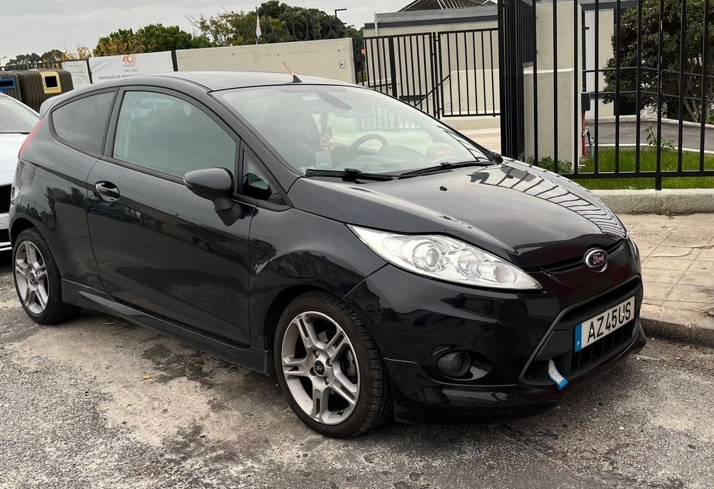 Ford fiesta 1.6tdci — photo 2
