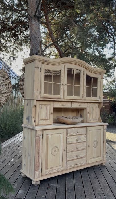 Kredens z drewna sosnowego, stan surowy