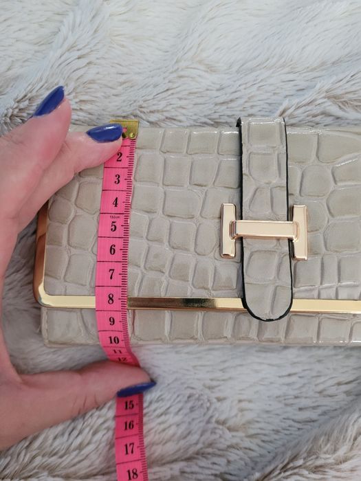 Nowy kremowy portfel