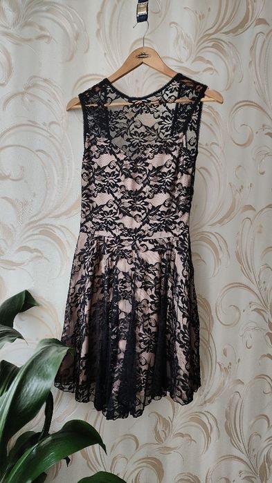 Сукня з відкритою спинкою