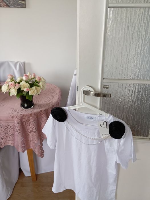 Bluzeczka biała nowa.Kwiat 3 D.Perełka.