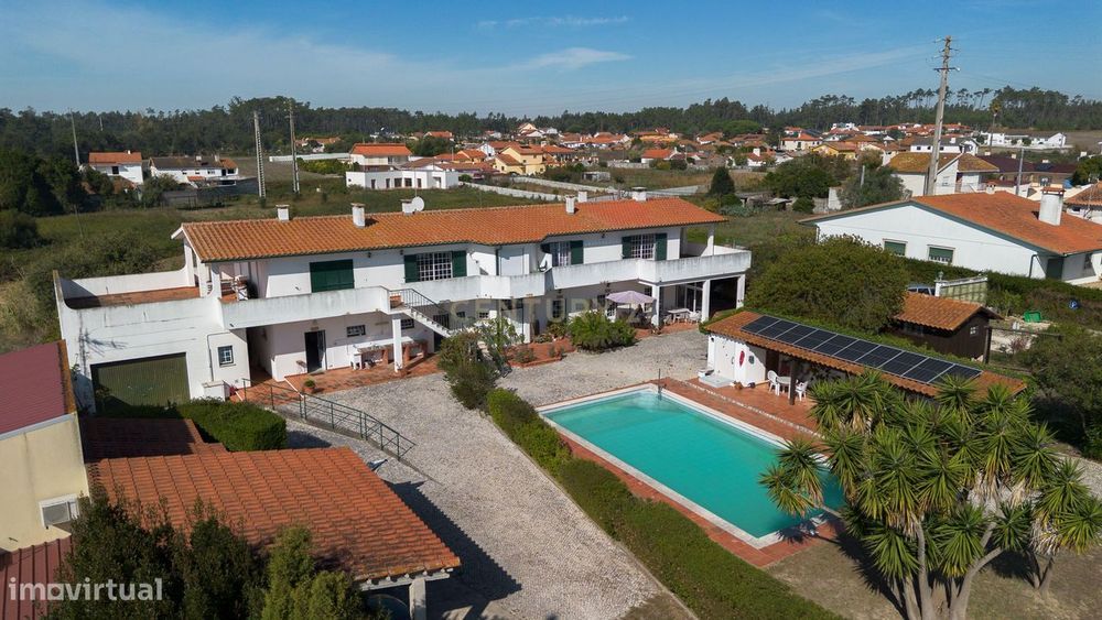 Oportunidade de investimento: edifício habitacional + piscina + terren