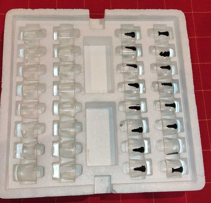 Jogo de Tabuleiro Xadrez com copos de shot