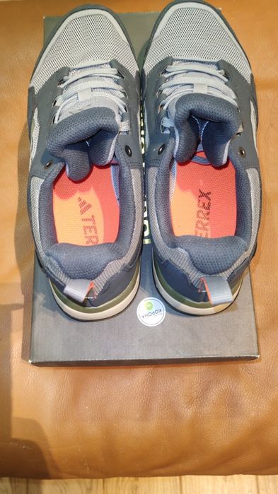 Кроссовки адидас adidas оригинал новые, ОБМЕН на брендовую одежду обув