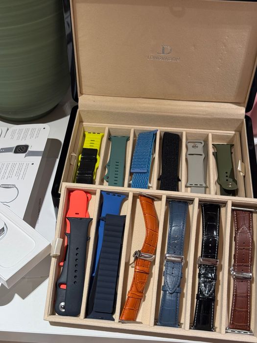 Apple Watch SE 44mm (Cinza Espacial) + Estojo Longvadon + 12 Pulseiras