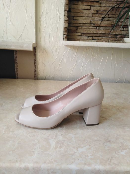 Туфлі нові, шкіряні, 38 розмір повноцінний