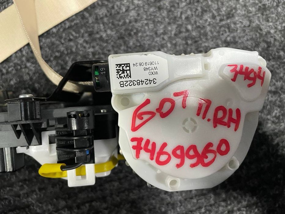 Ремінь передній правий BMW X3 G01 X4 G02 USA бежевий чорний розборка