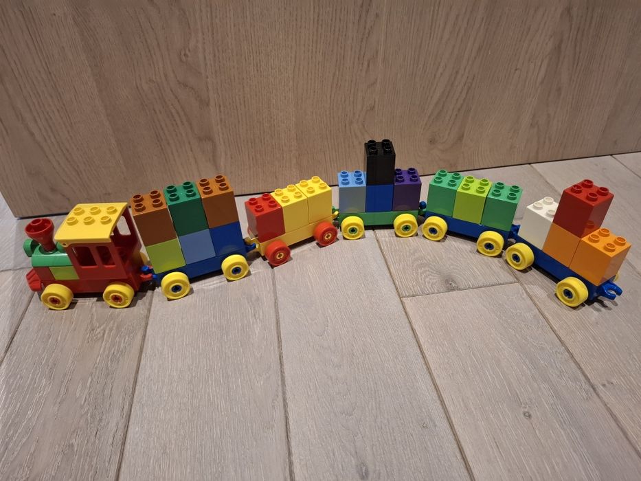 Zestaw lego duplo pociąg  z 20  cyferkami.