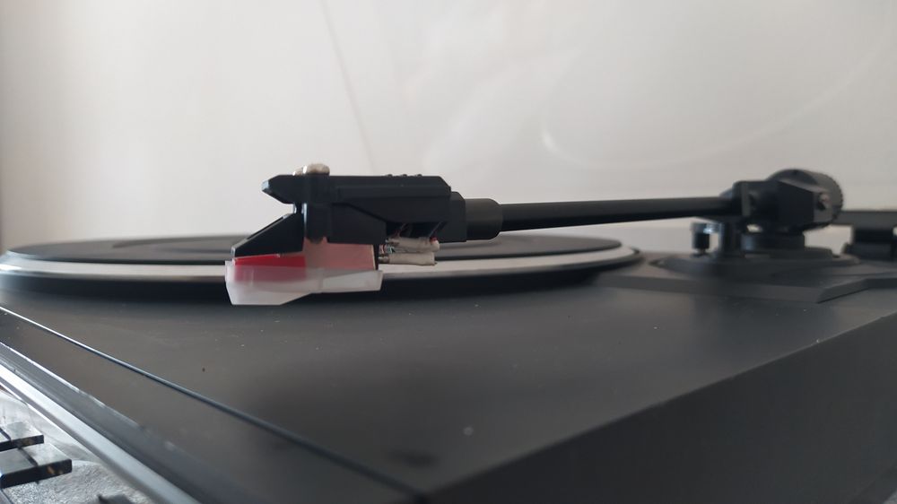 Продам проигрователь SANYO Tp6100.