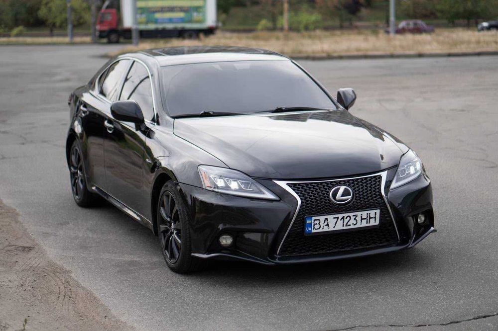 Lexus IS 300 3.0 V6 — максимальна комплектація