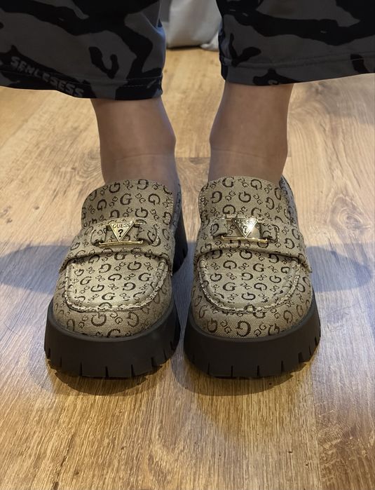 Продаются лоферы Guess