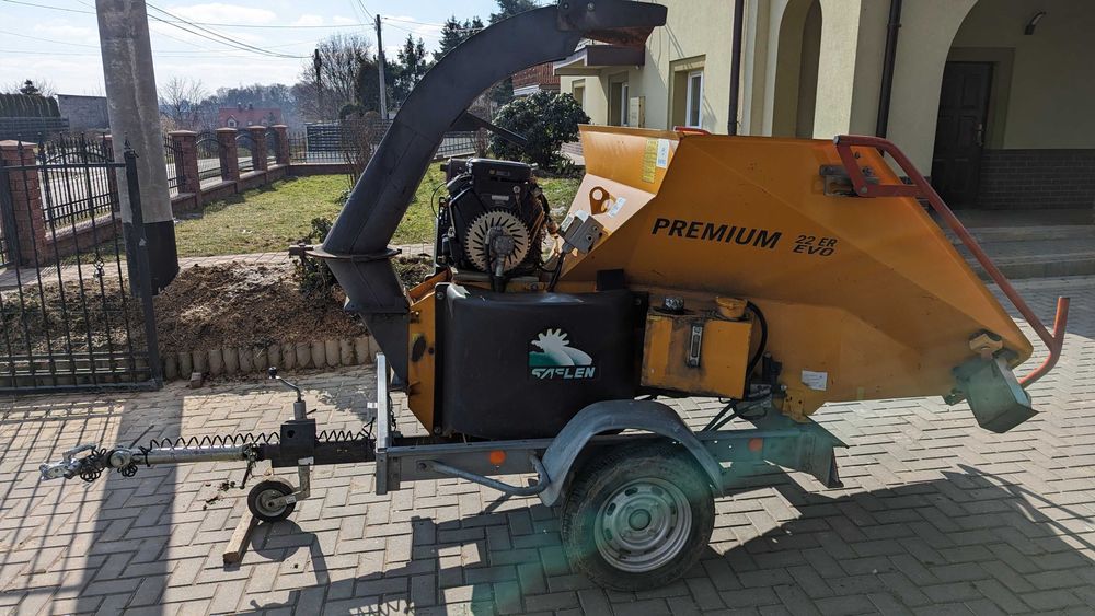 Wynajem rębak / rozdrabniacz do gałęzi spalinowy 23km na przyczepce B