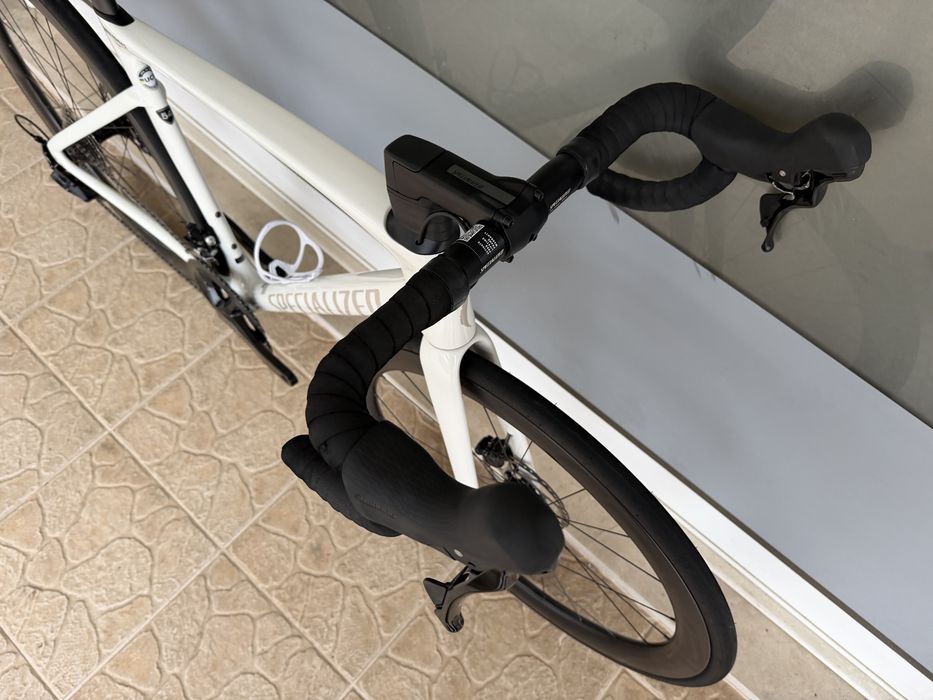 Bicicleta de estrada Specialized - rodas em carbono