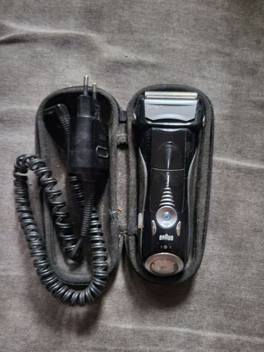 Продам електробритву браун