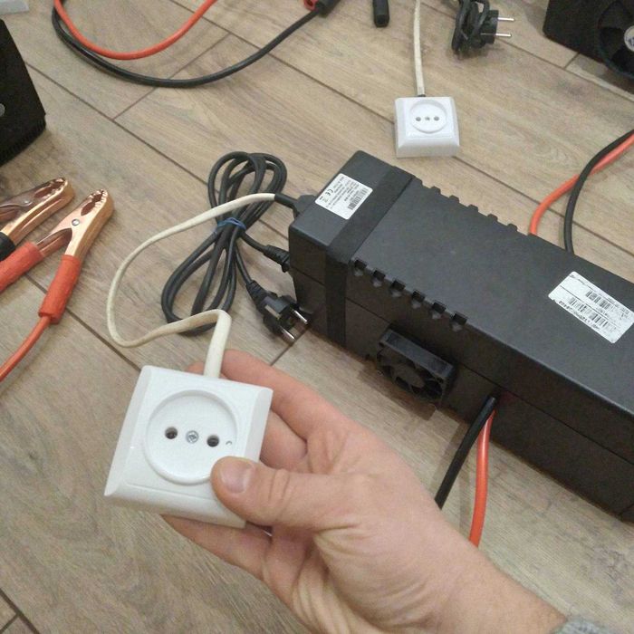 UPS ДБЖ ИБП EATON\Mustek 480W ( Інвертор , Безперебійник) 12 - 220