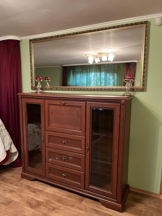 Зеркало (может быть горизонтальное,может и вертикальное