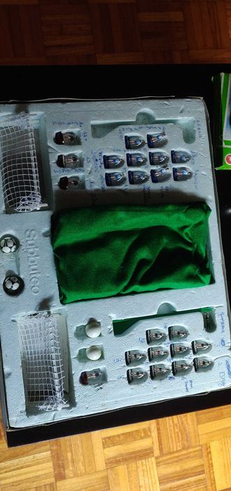 Fãs de Subbuteo este anúncio é para vocês :), ver fotos em anexo