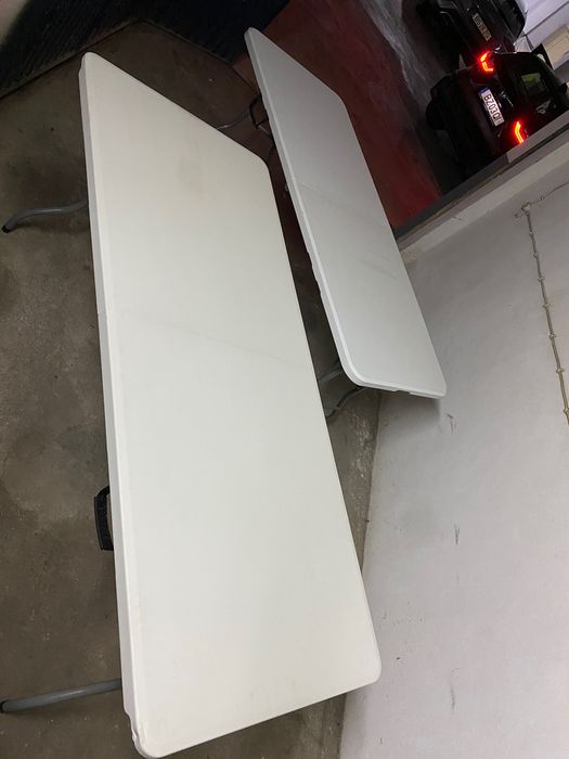 Tenho 2 mesas para alugar