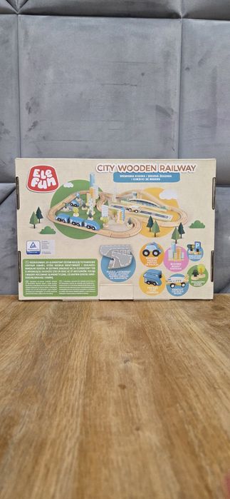 Drewniana Kolejka City Miasto z Lotniskiem tory 2,7m 81 el  E